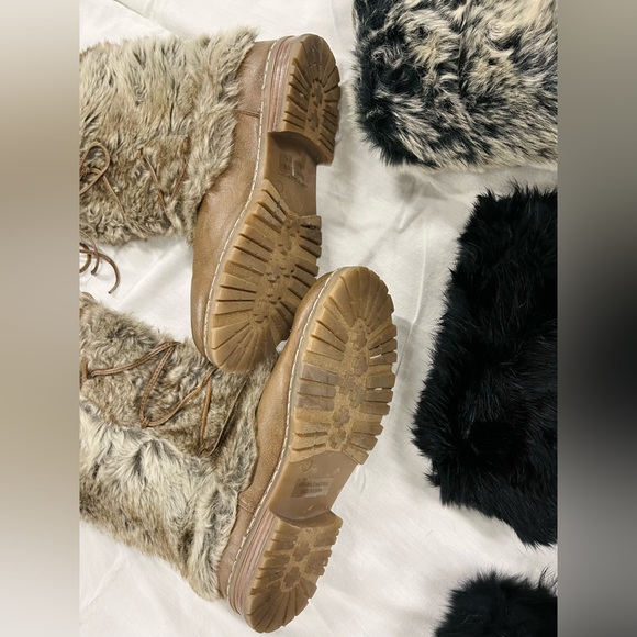 ❤️SALE🐻3 PAIRS OF BOOTS!! LIKE NEW! 👢 VALUE $650! - Picture 3 of 8